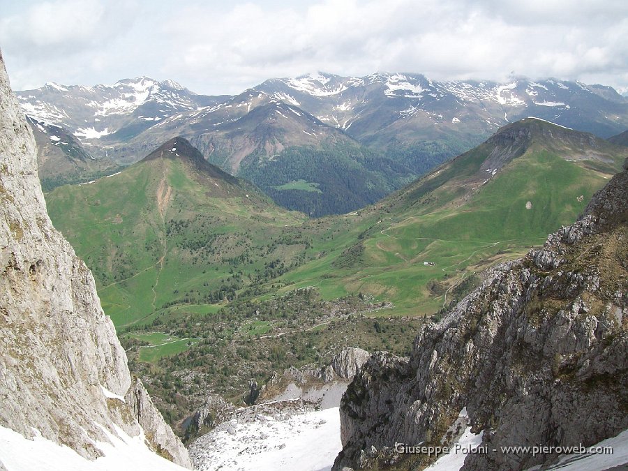 1° giugno 08 Cimon della Bagozza 009.jpg - E' proprio ripido questo canalino